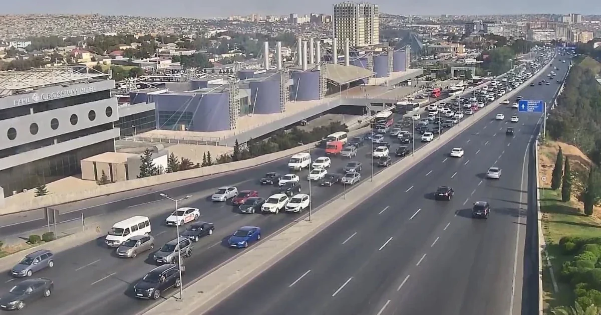Bakının bir sıra yollarında tıxac yaranıb