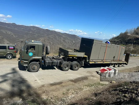 Vehicles of peacekeepers move unhindered on Khankandi-Lachin road