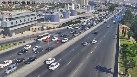 Bakının bir sıra yollarında nəqliyyat vasitələrinin sıxlığı yaranıb