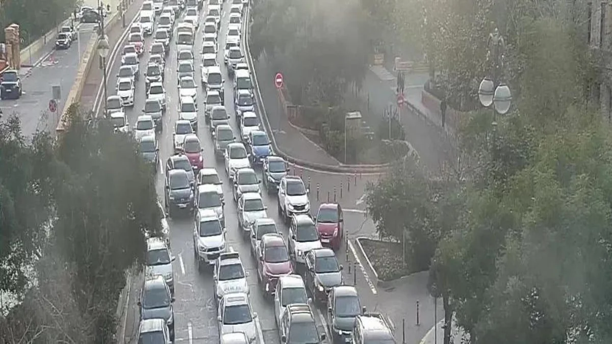 Bakının bir sıra yollarında tıxac yaranıb