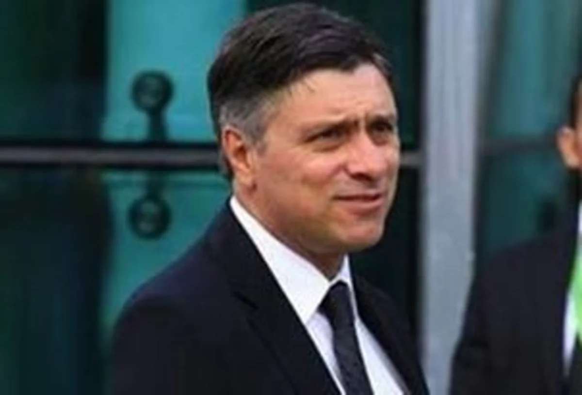 ​İnter klubunun prezidenti Azərbaycan bayrağı ilə stadionda dövrə vurub