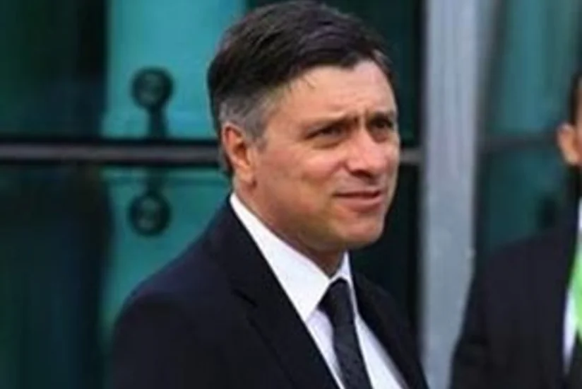 ​İnter klubunun prezidenti Azərbaycan bayrağı ilə stadionda dövrə vurub