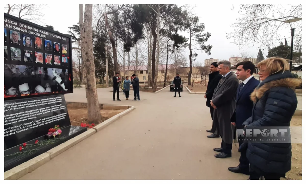 Almaniya səfiri Gəncədə ermənilərin raket hücumu nəticəsində dağılan əraziyə baş çəkib