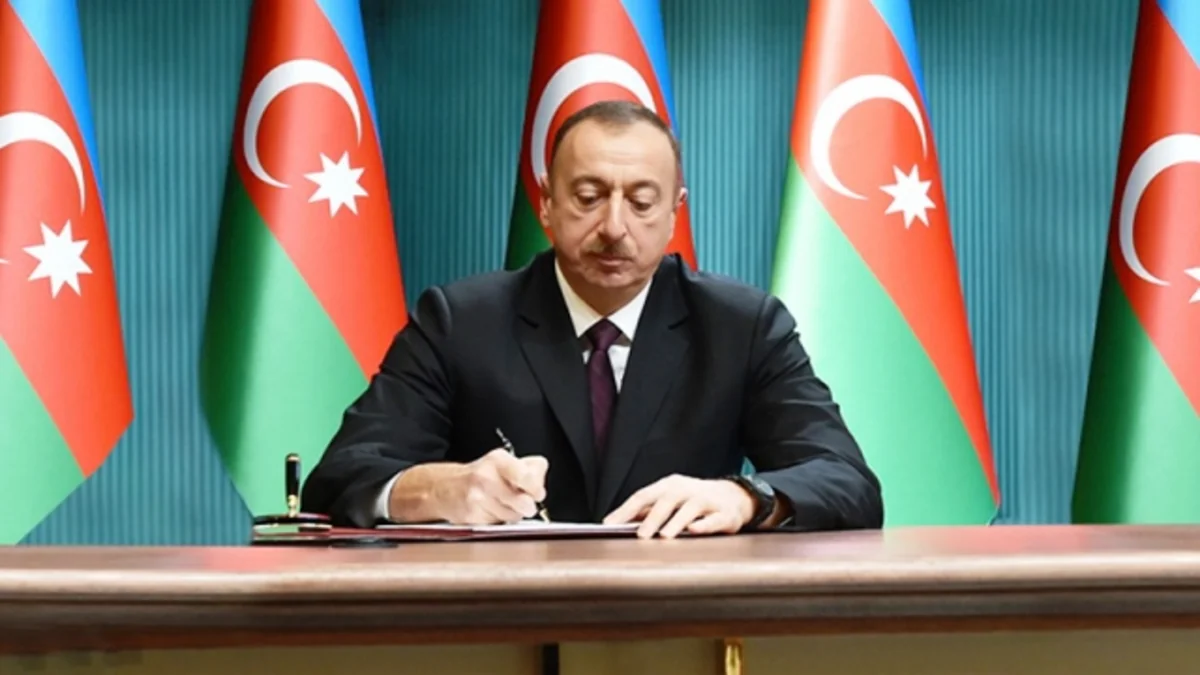 Azərbaycan Prezidenti iki nəfəri təltif edib