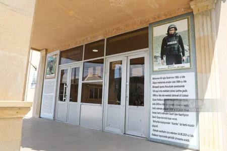 Bakının 100 nömrəli məktəbinin sinif otaqlarından birinə şəhid jurnalist Məhərrəm İbrahimovun adı verilib