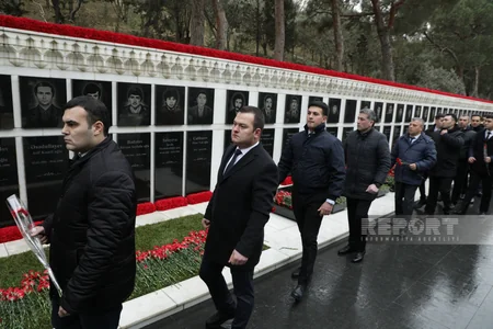 Milli qürur və and yeri - Şəhidlər xiyabanına axın başlayıb - FOTOREPORTAJ