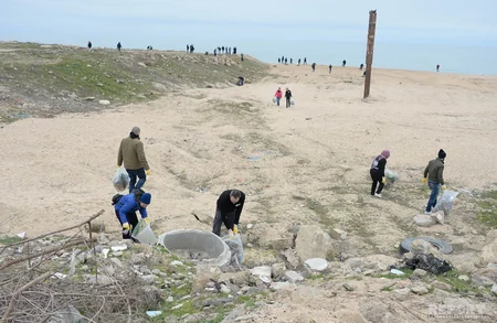 Bilgəhdə Xəzərin sahil zolağı plastik tullantılardan təmizlənib