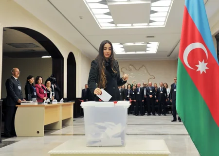 Prezident İlham Əliyev Milli Məclisə keçirilən seçkilərdə səs verib