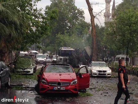 ​СМИ: В Стамбуле вблизи автобусной остановки произошел взрыв - ФОТО - ОБНОВЛЕНО