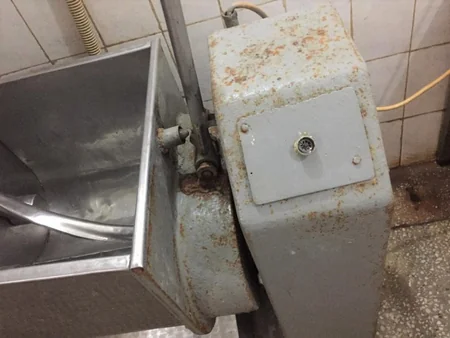 Kolbasa və sosiska istehsalı müəssisəsində nöqsanlar aşkarlanıb