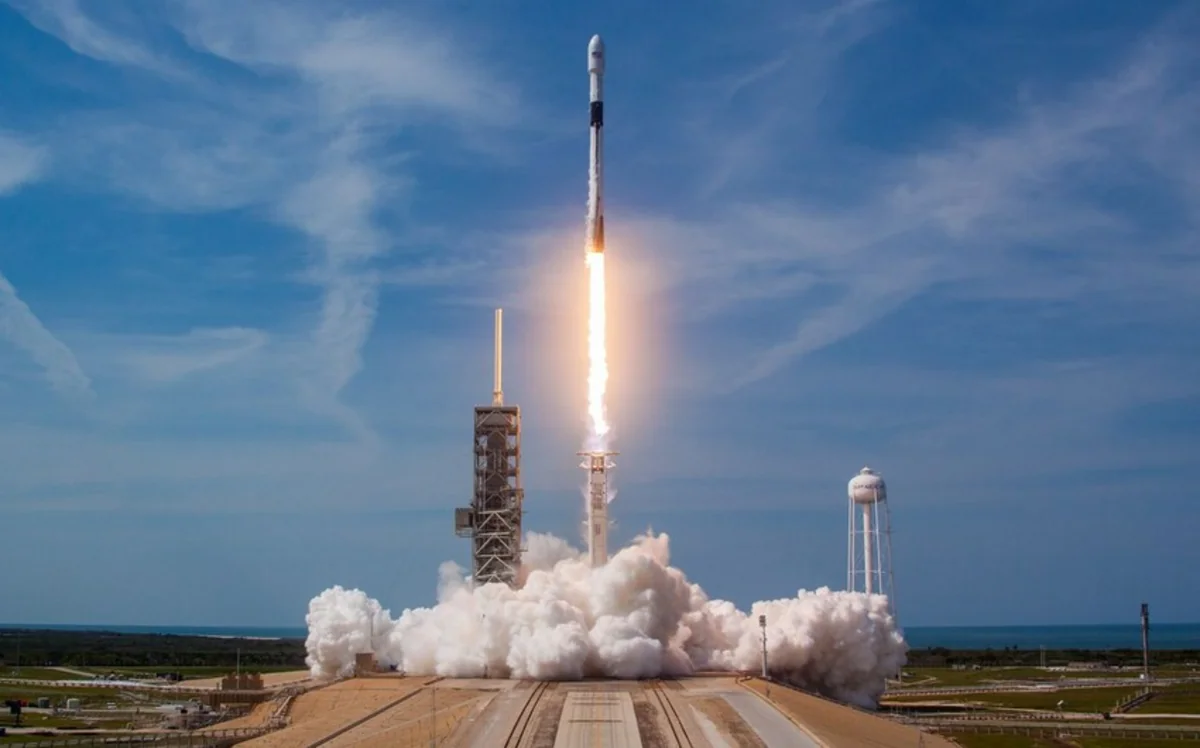 SpaceX запустила ракету-носитель Falcon 9