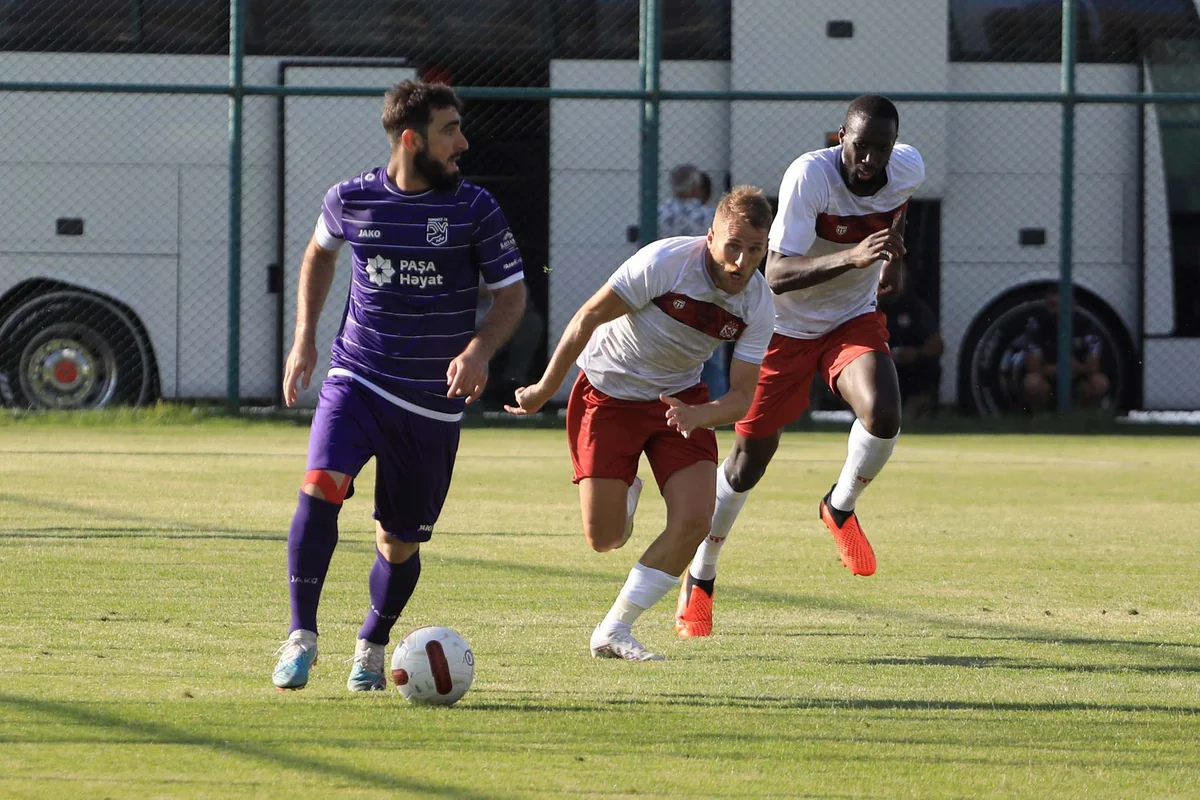 “Sumqayıt”ın futbolçusu Premyer Liqada 100-cü oyununu keçirib