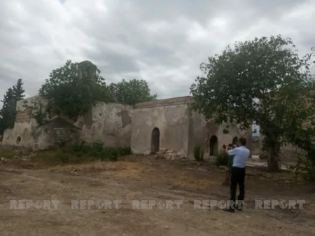 Jurnalistlər Pənahəli xanın sarayının yerləşdiyi imarət kompleksində olub