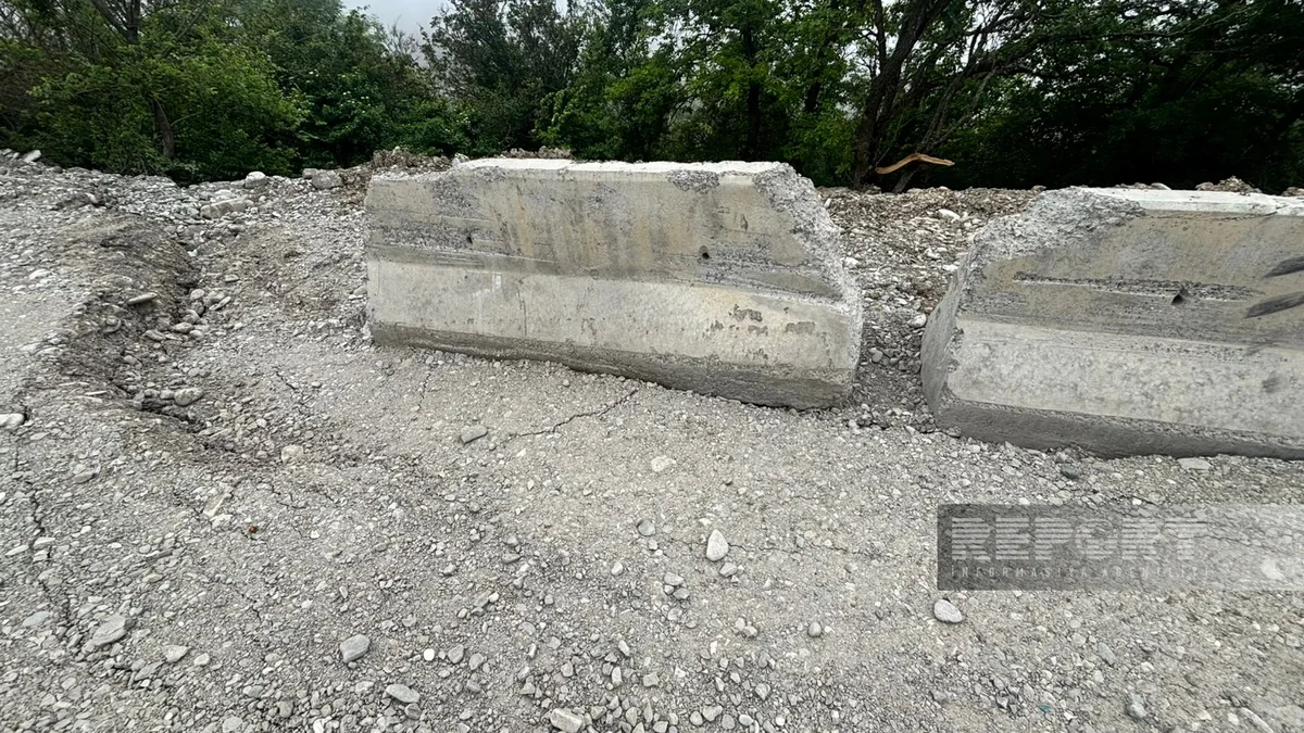 Ağsu aşırımında çətinliklər yaranıb, davamlı yağışlar torpaq sürüşməsi riskini artırıb