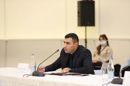 Qadına şiddətə son adlı dəyirmi masa keçirilib