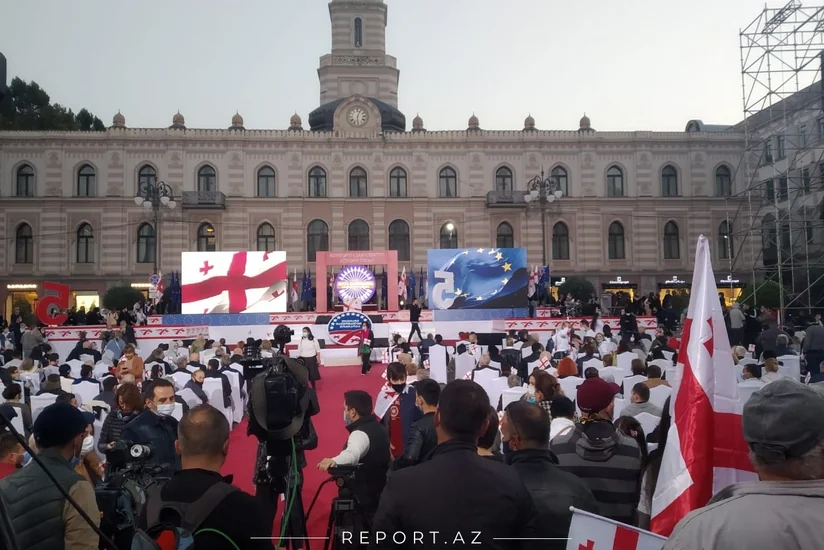 Gürcüstan müxalifəti Tbilisidə kütləvi mitinq keçirir