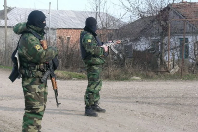 В Дагестане при задержании подозреваемого ранены двое полицейских