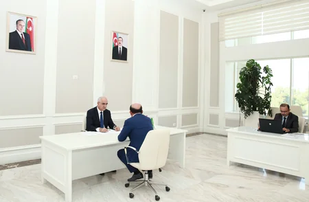 İqtisadiyyat naziri Gəncədə vətəndaşları qəbul edib