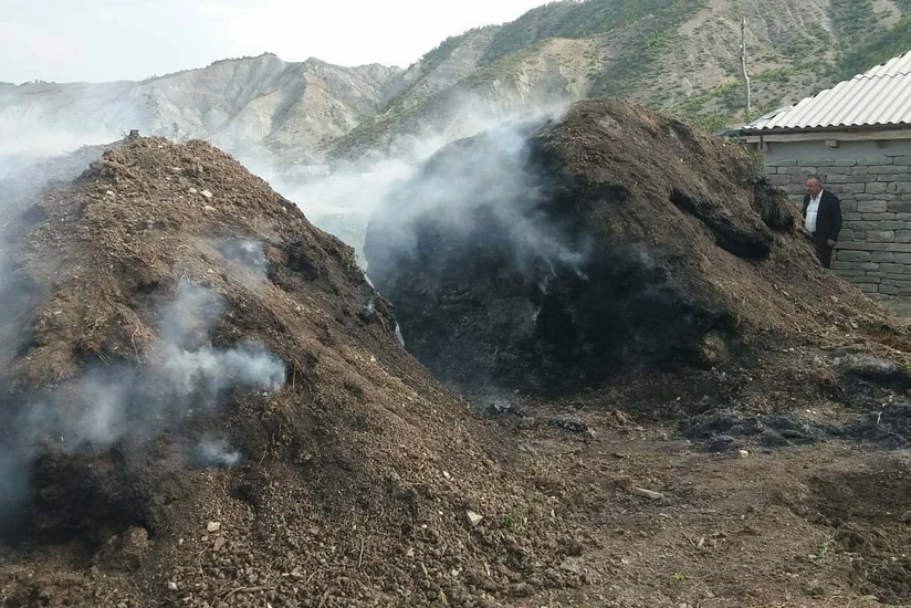 Qubanın kəndində yaşayış evi yaxınlığında ot tayaları yanır 