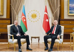 Azerbaijani, Turkish Presidents hold phone conversation