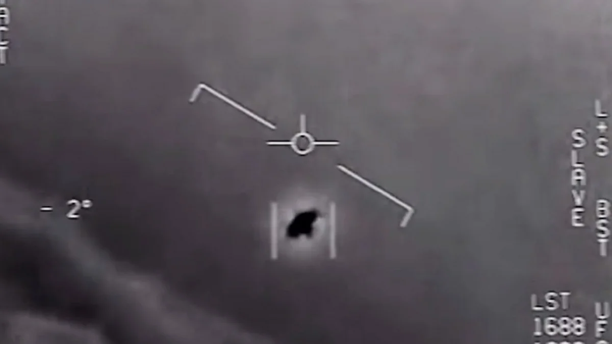Пентагон опубликовал видео с НЛО - ВИДЕО