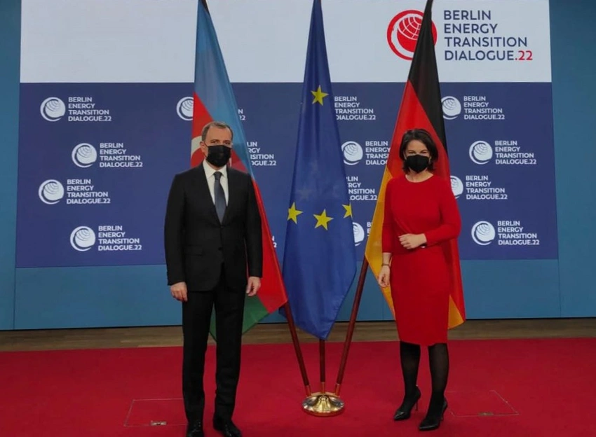 Azərbaycan və Almaniyanın XİN başçıları Ukraynadakı vəziyyəti müzakirə ediblər