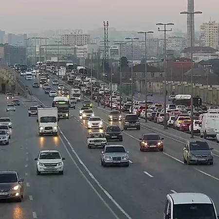 Paytaxtın bu yollarında tıxac müşahidə edilir - SİYAHI
