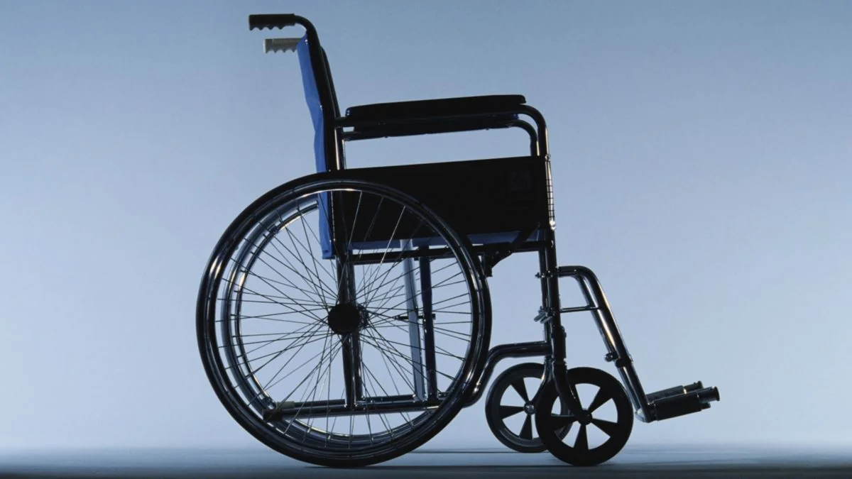 Ermənistanda yaralı hərbçilərə əlil arabaları və qoltuqağacı verilmir