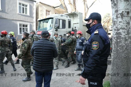 Xırdalanda dağıntılar altında qalan uşağın meyiti tapılıb