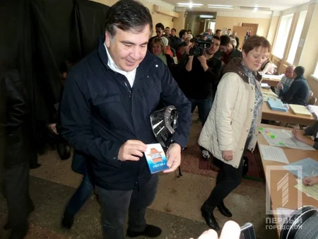 ​Saakaşvili səsverməyə velosiped ilə gəlib