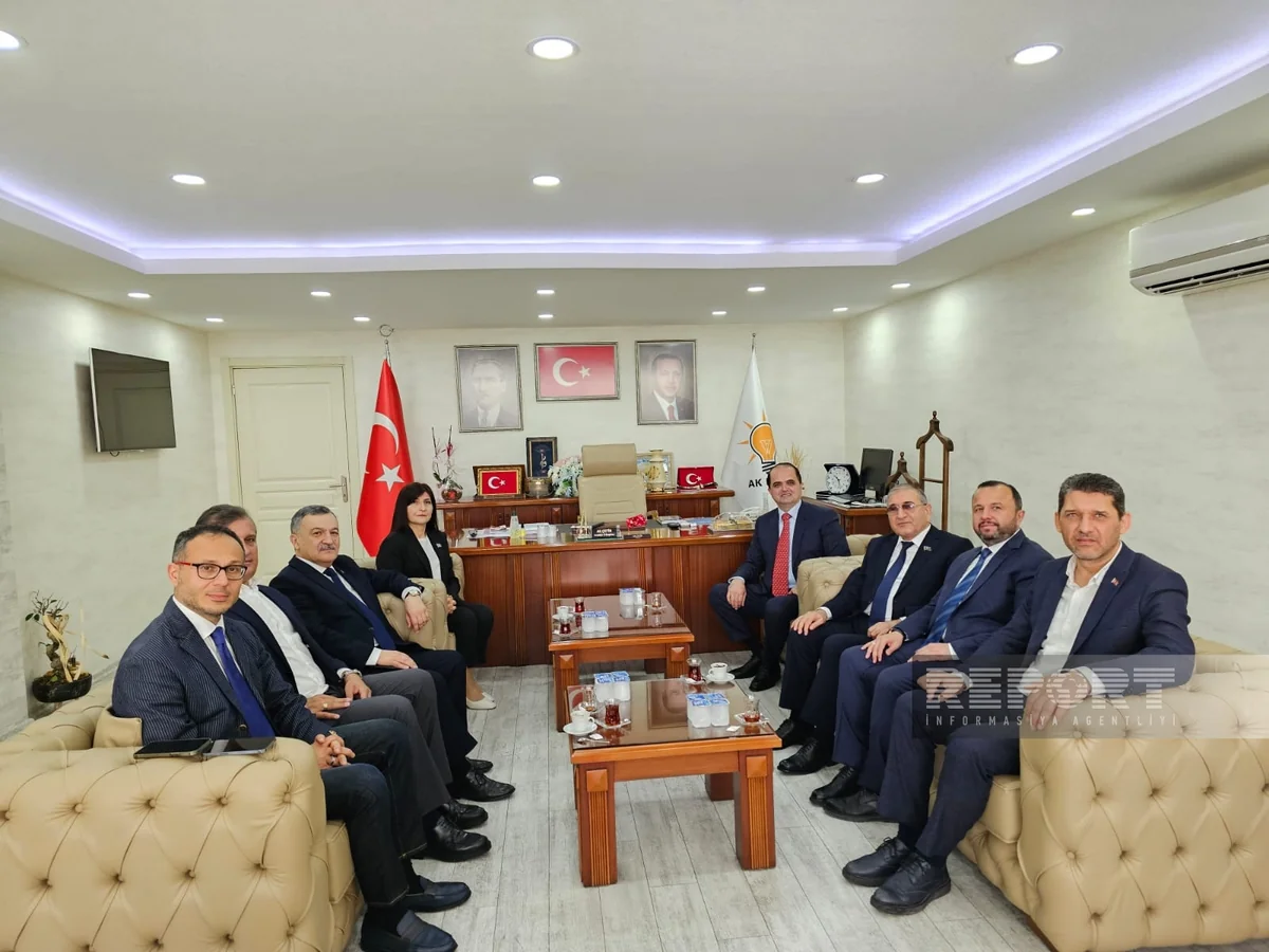 YAP nümayəndə heyəti AK Parti Antalya vilayət təşkilatının qərargahını ziyarət edib