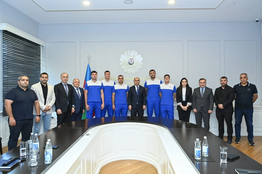 Emin Əmrullayev Avropa Kubokuna vəsiqə qazanan basketbolçularla görüşüb