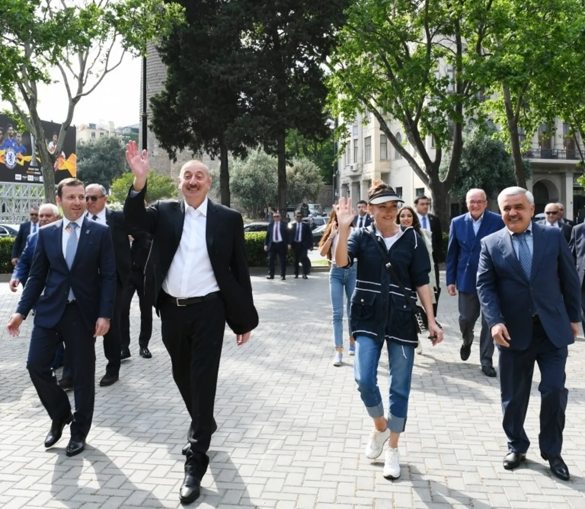 Prezident İlham Əliyev Dənizkənarı Milli Parkda gəzintiyə çıxıb - FOTO