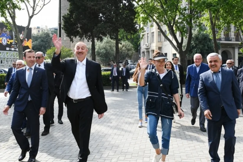 Prezident İlham Əliyev Dənizkənarı Milli Parkda gəzintiyə çıxıb - FOTO