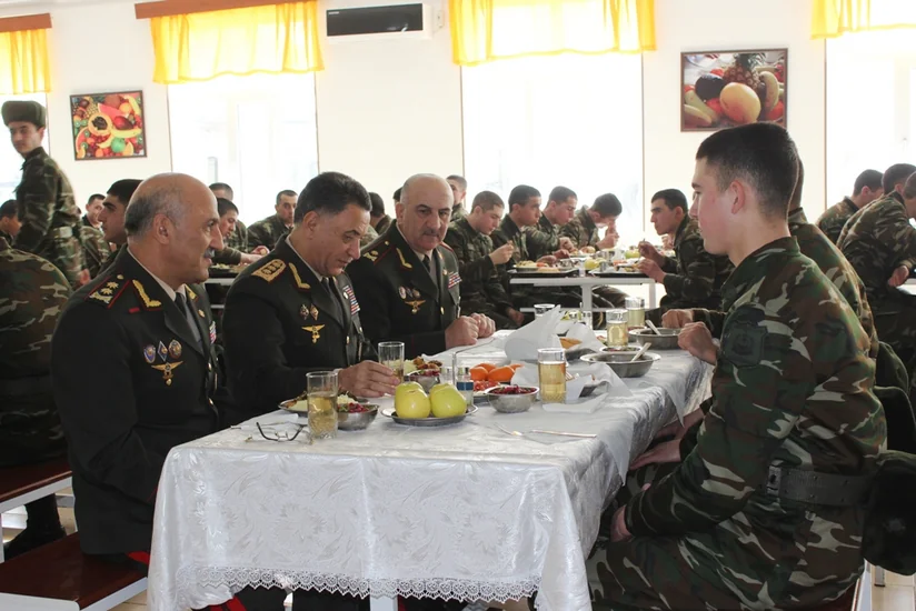 Ramil Usubov Novruz bayramı münasibətilə əsgərləri təbrik edib