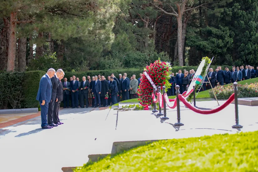Energetiklər Fəxri Xiyabanı və Şəhidlər Xiyabanını ziyarət ediblər