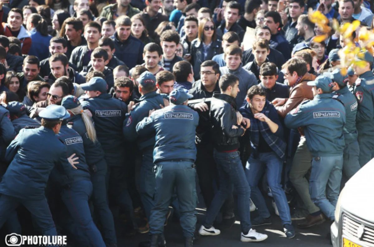Clash breaks out between police and protesting students in Armenia - UPDATED