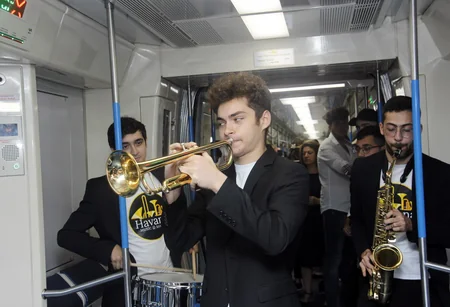 Bakı metrosunda musiqili fləşmob keçirilib