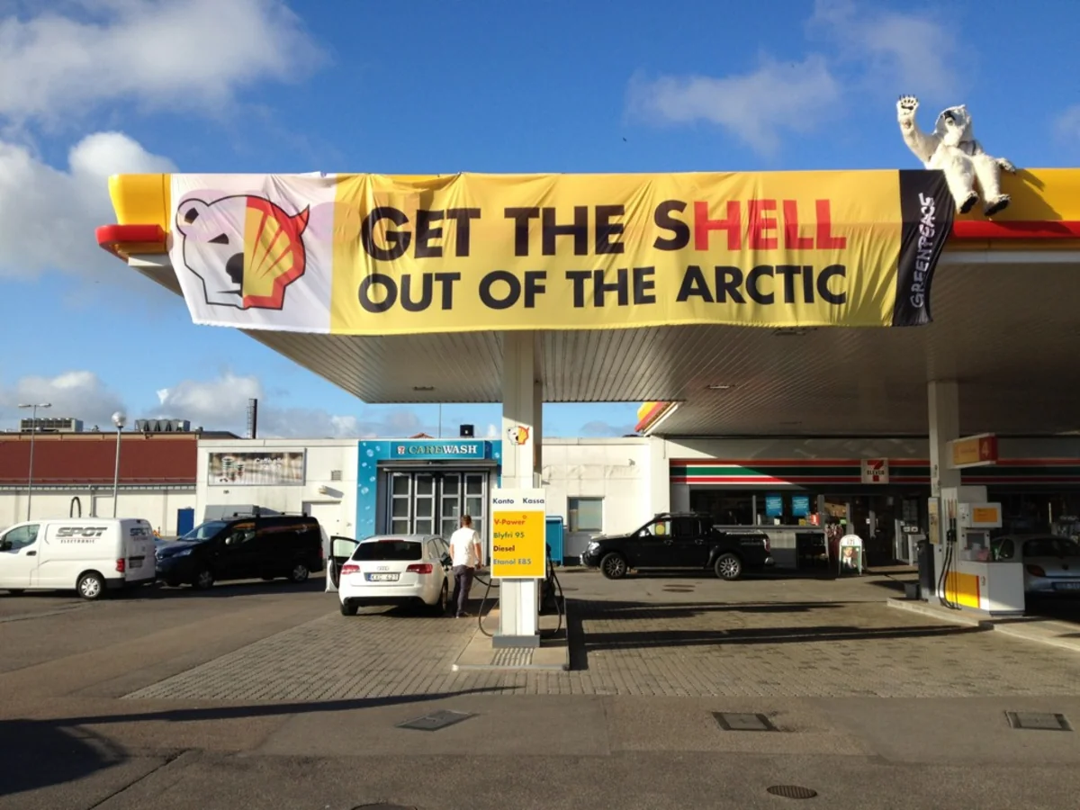 Judge hits Greenpeace with $2,500/hour fine for blocking exit of Shell icebreaker