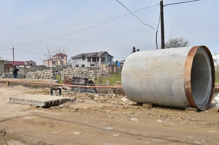 ADSEA: Şağanda drenaj xətti çəkilir, Binə qəsəbəsində küçələr sudan təmizlənir