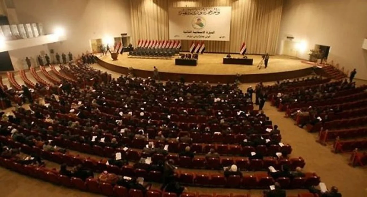 İraq parlamenti ölkə konstitusiyasının dəyişdirilməsinə səs verib