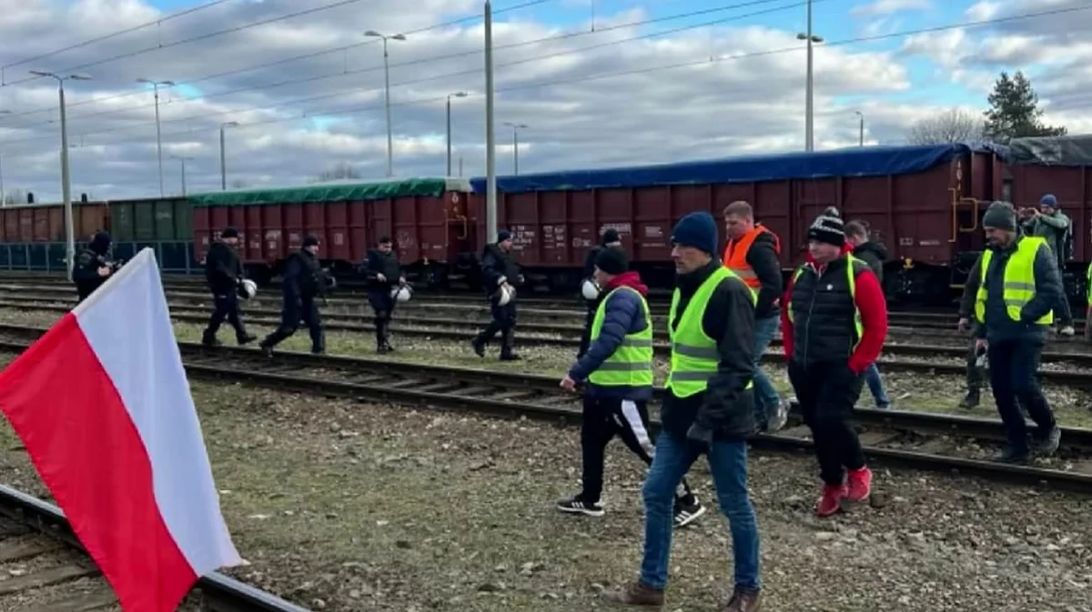 В Польше проходит массовая акция протеста сотрудников железных дорог