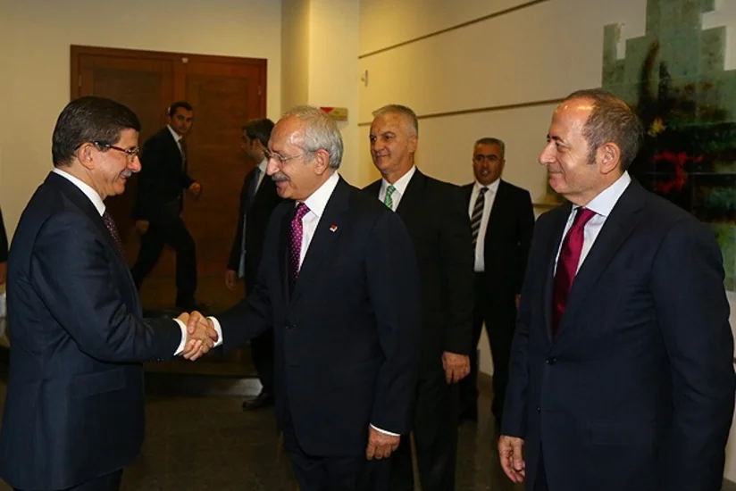 ​Əhməd Davudoğlu koalisiya hökumətinin qurulması üçün ilk görüşünü keçirib