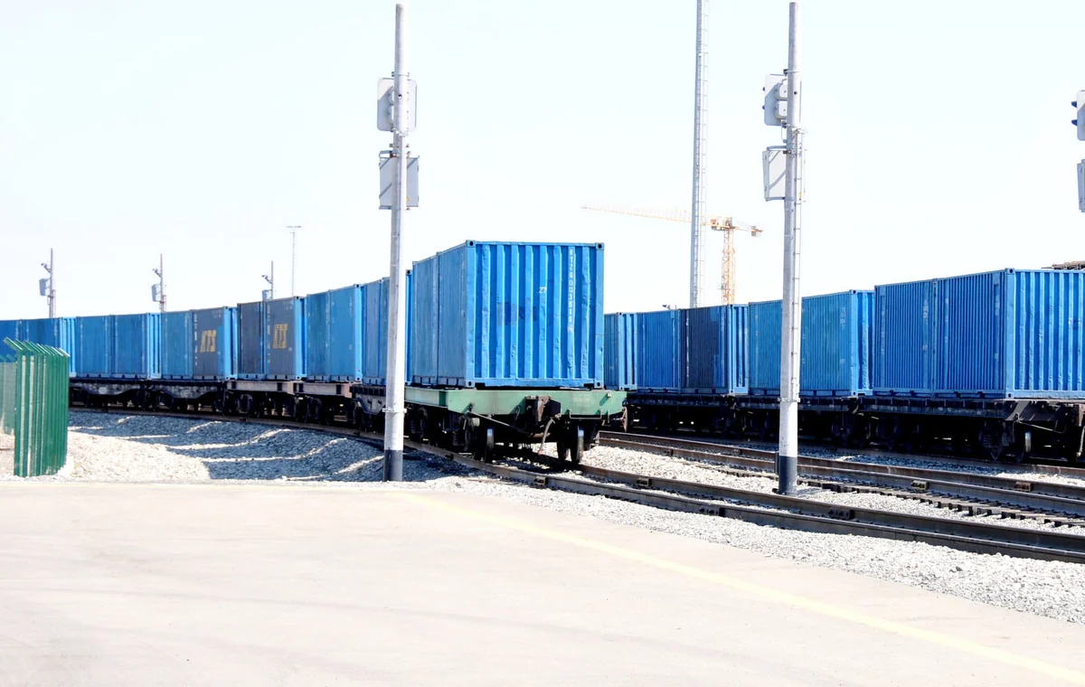 ​Beynəlxalq Transxəzər Nəqliyyat Marşrutu üzrə üçüncü konteyner qatarı Azərbaycanа çatıb
