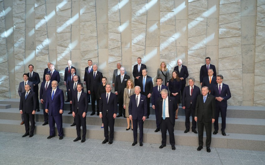 Emergency NATO summit on Ukraine starts