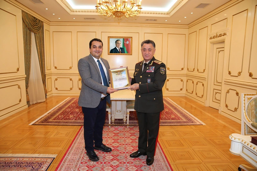 Ramil Usubov iki jurnalisti mükafatlandırıb