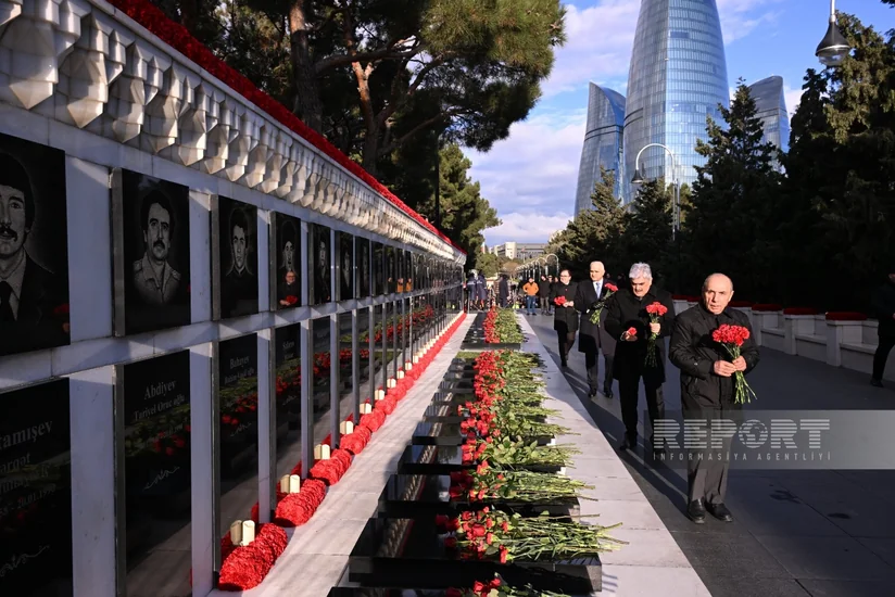 Baş nazirin müavinləri Şəhidlər xiyabanını ziyarət ediblər