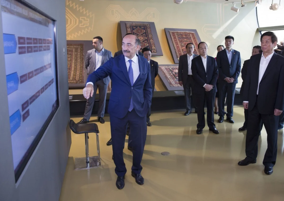 Parlament sədri Çin və Azərbaycan xalçaçılarının əməkdaşlıq etməsini istəyir