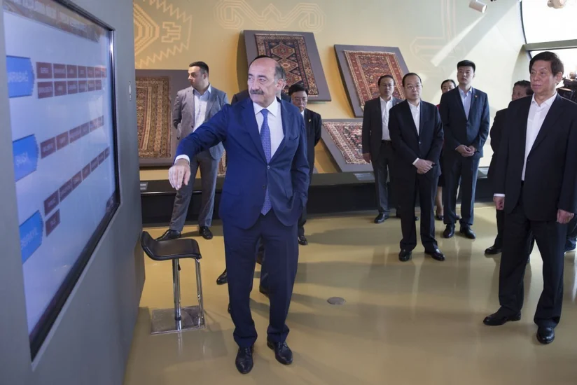 Parlament sədri Çin və Azərbaycan xalçaçılarının əməkdaşlıq etməsini istəyir