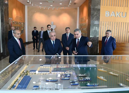 Baş nazir Bakı Gəmiqayırma Zavodunda olub, müşavirə keçirilib